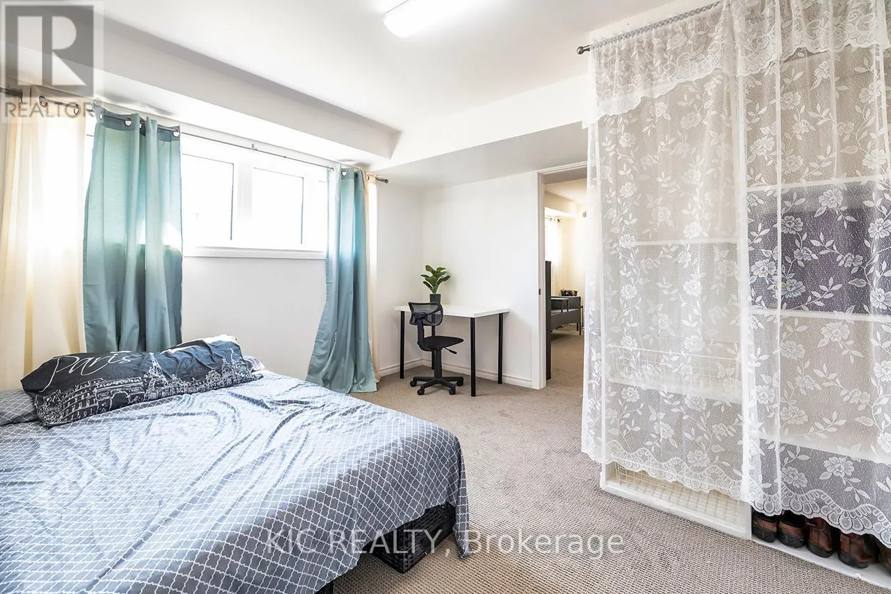 135 WOOLACOTT LANE