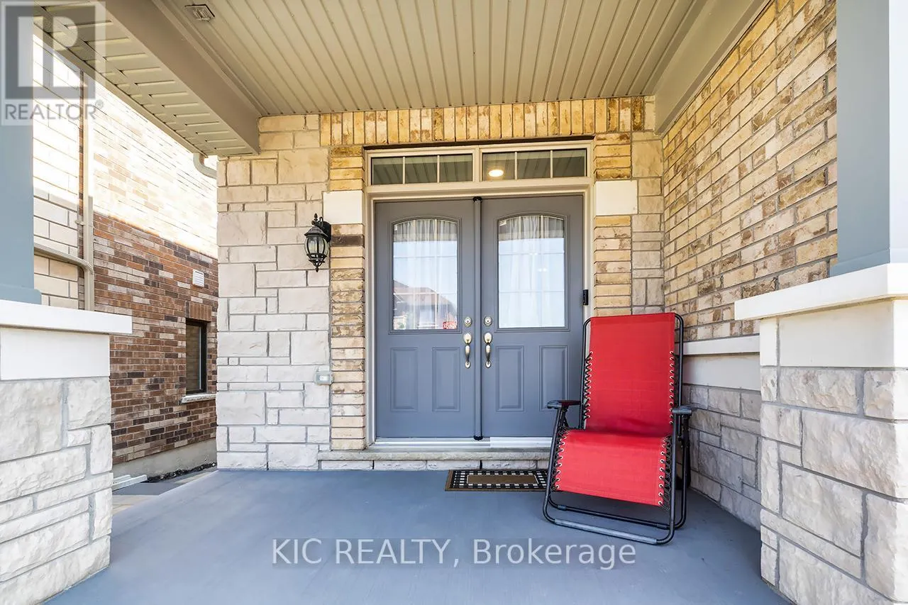 135 WOOLACOTT LANE
