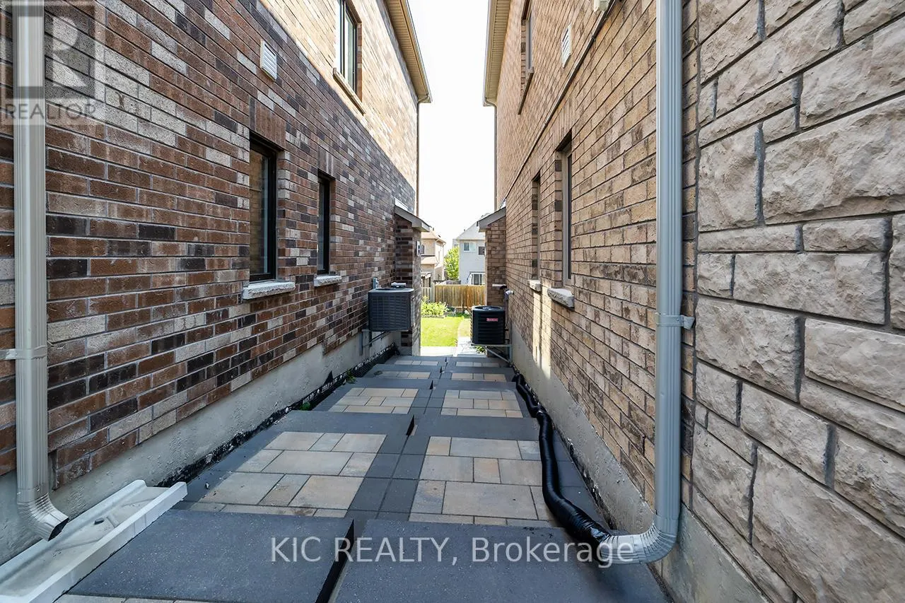 135 WOOLACOTT LANE