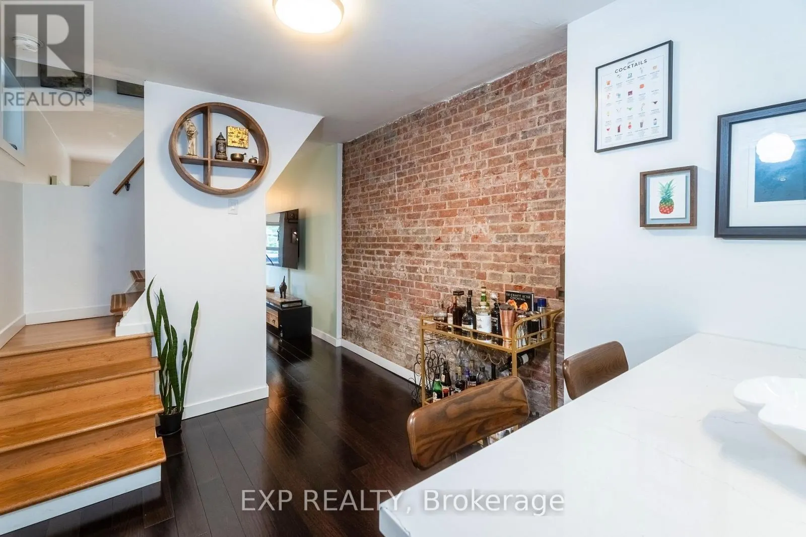 819 CRAVEN ROAD