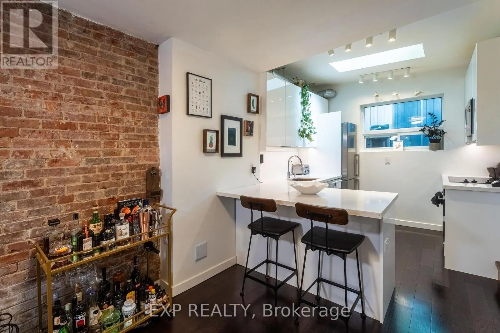 819 CRAVEN ROAD