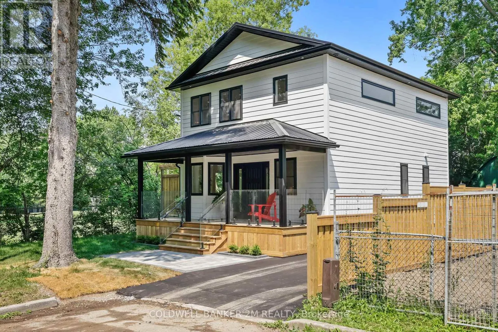 128 BUCKINGHAM AVENUE