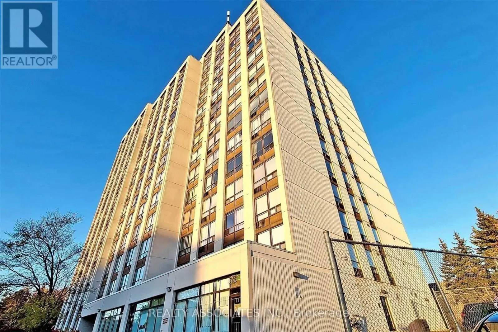 304 - 1 REIDMOUNT AVENUE
