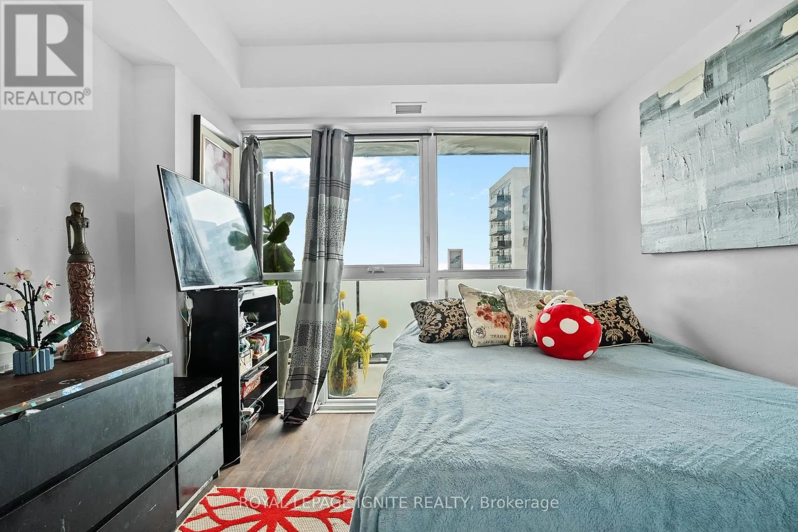 2311 - 2550 SIMCOE STREET N