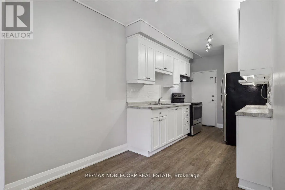 2 - 362 ELGIN COURT