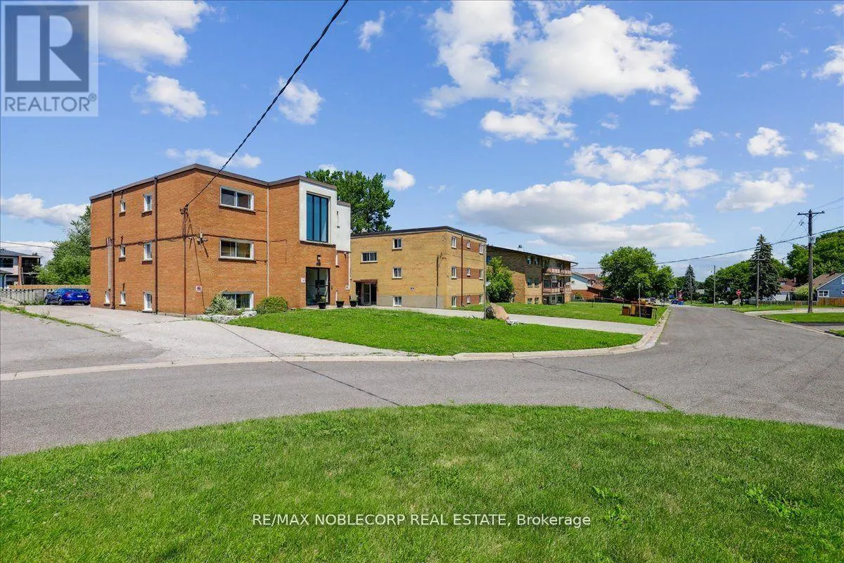 2 - 362 ELGIN COURT