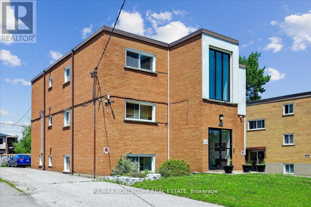 2 - 362 ELGIN COURT