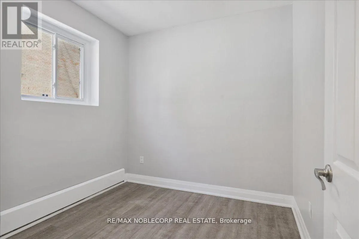 2 - 362 ELGIN COURT
