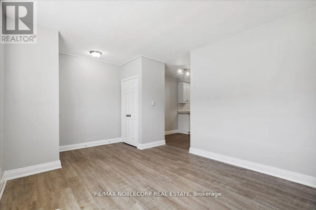 2 - 362 ELGIN COURT