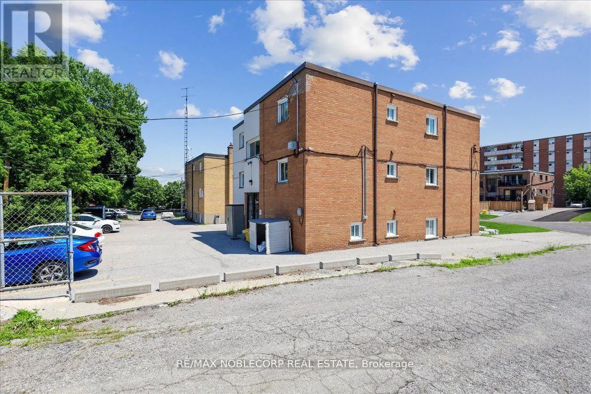 2 - 362 ELGIN COURT