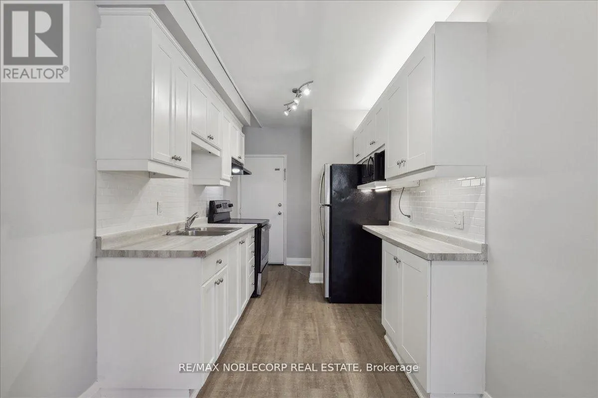 2 - 362 ELGIN COURT