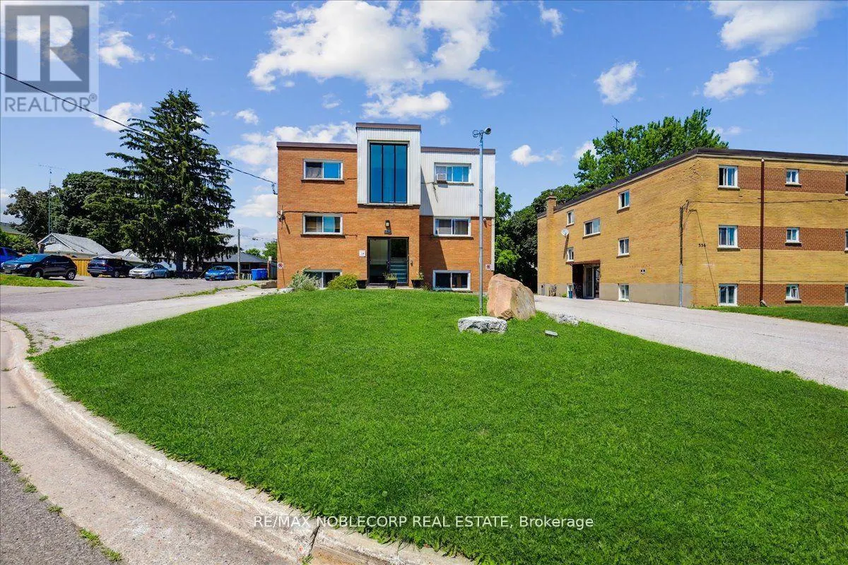 2 - 362 ELGIN COURT