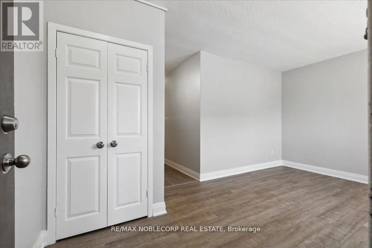 2 - 362 ELGIN COURT