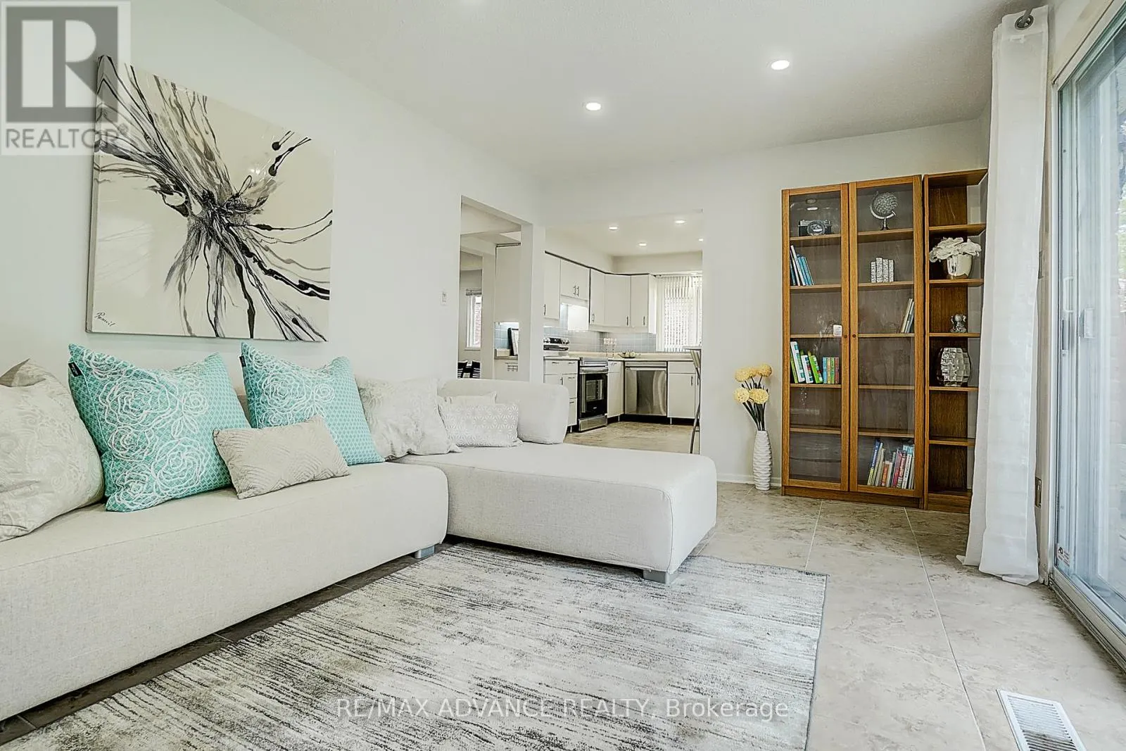 86 PLACENTIA BOULEVARD