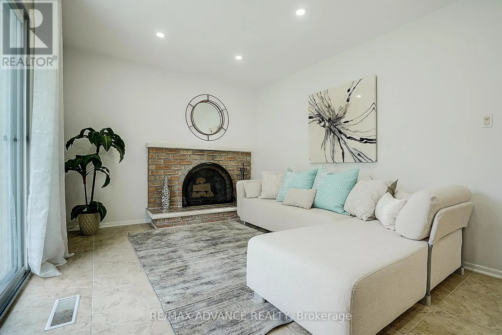 86 PLACENTIA BOULEVARD