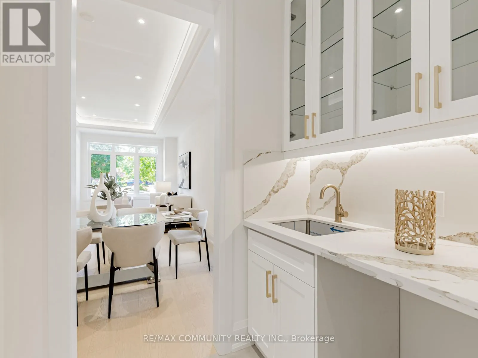 43 SUGARBUSH SQUARE