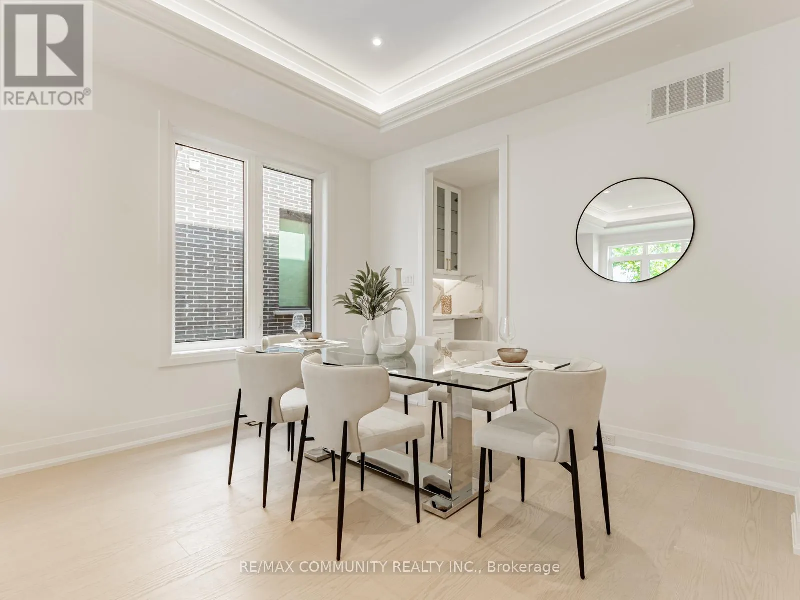 43 SUGARBUSH SQUARE