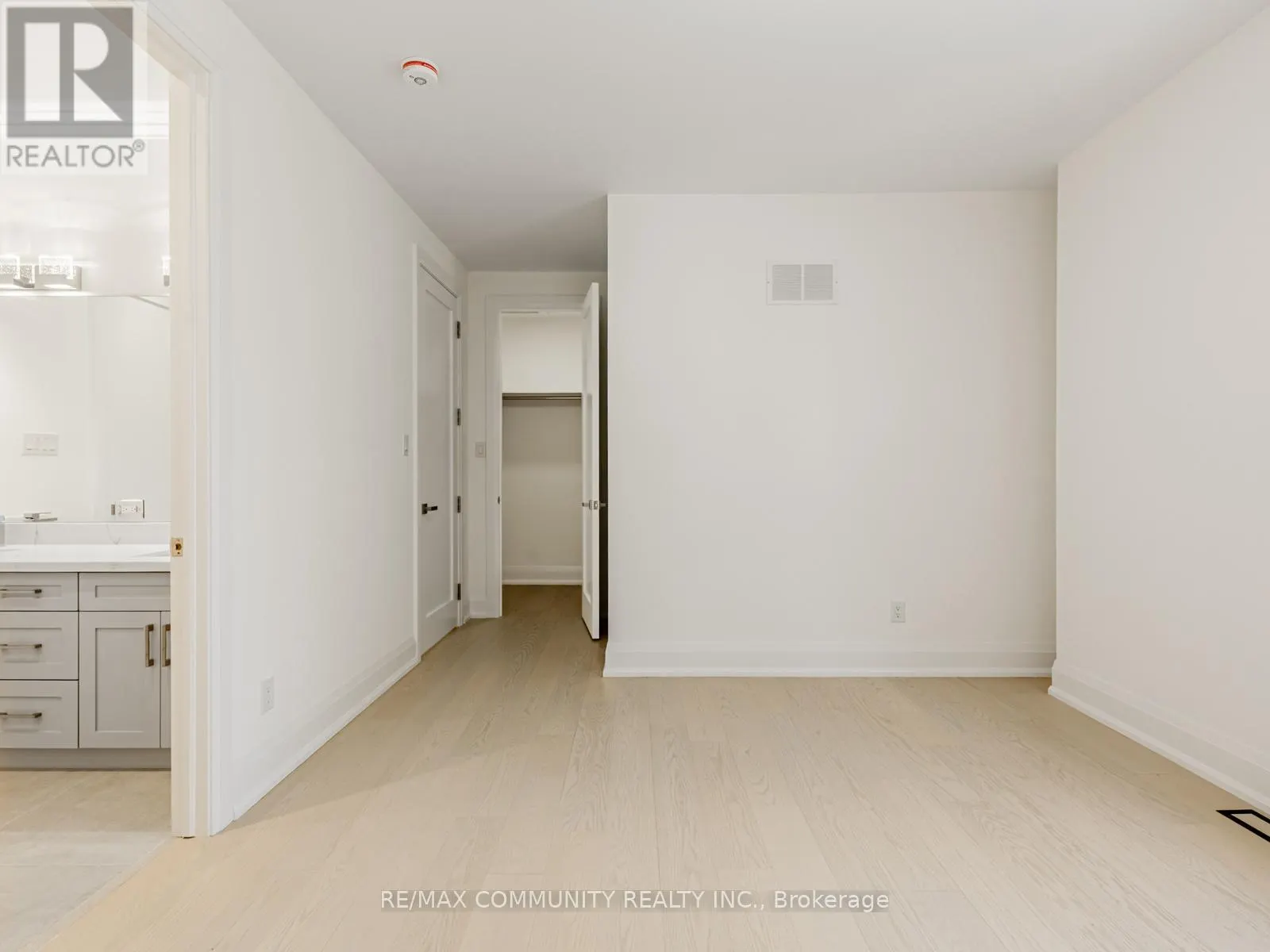 43 SUGARBUSH SQUARE