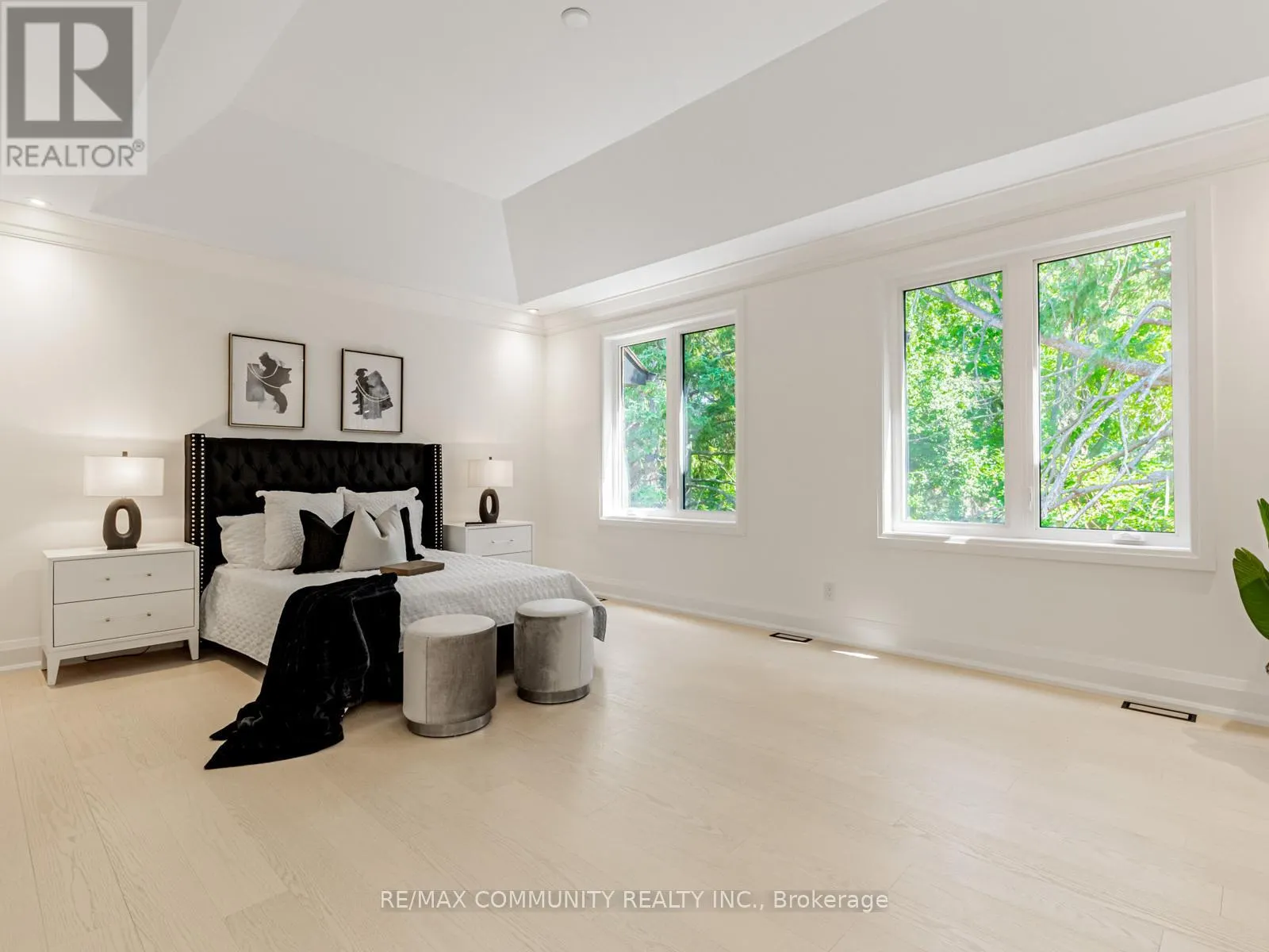 43 SUGARBUSH SQUARE