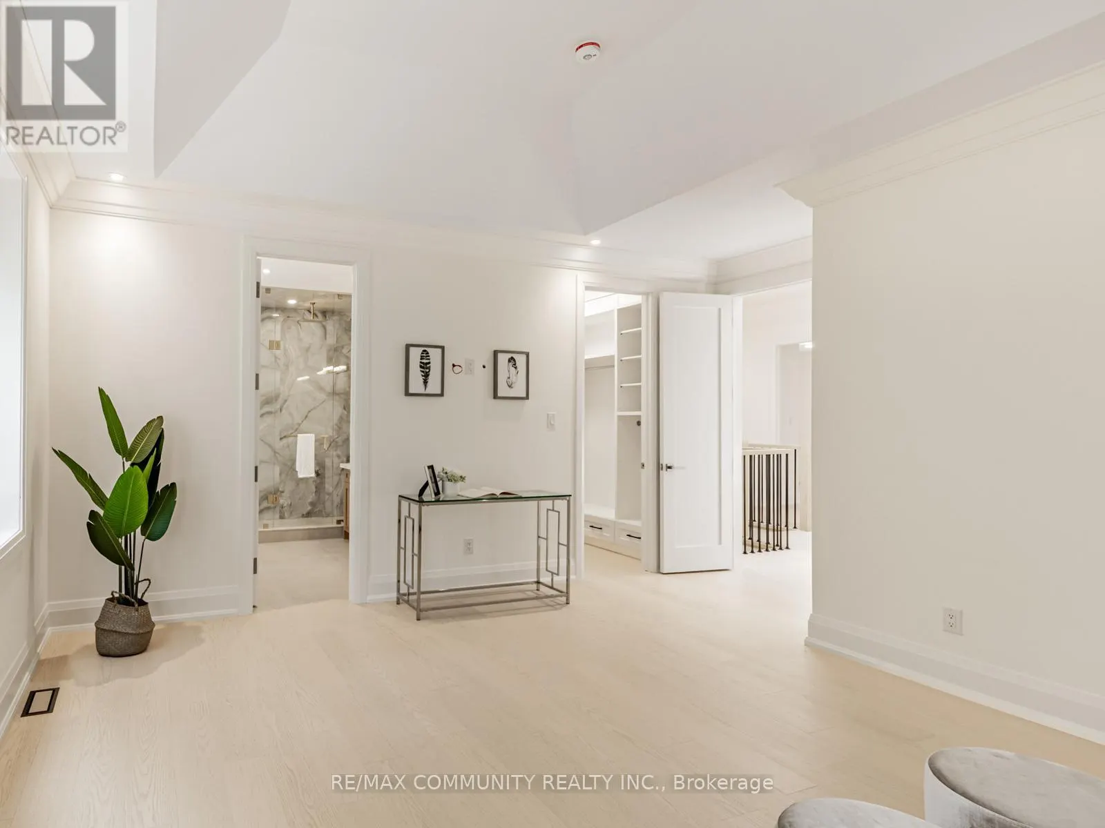43 SUGARBUSH SQUARE