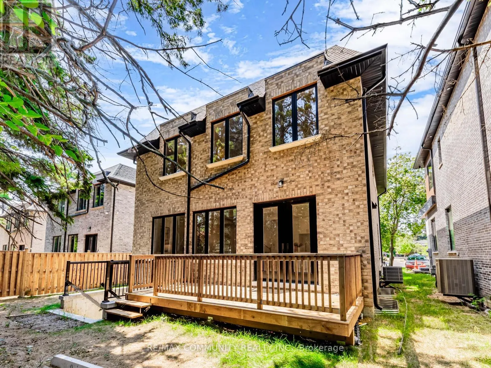 43 SUGARBUSH SQUARE