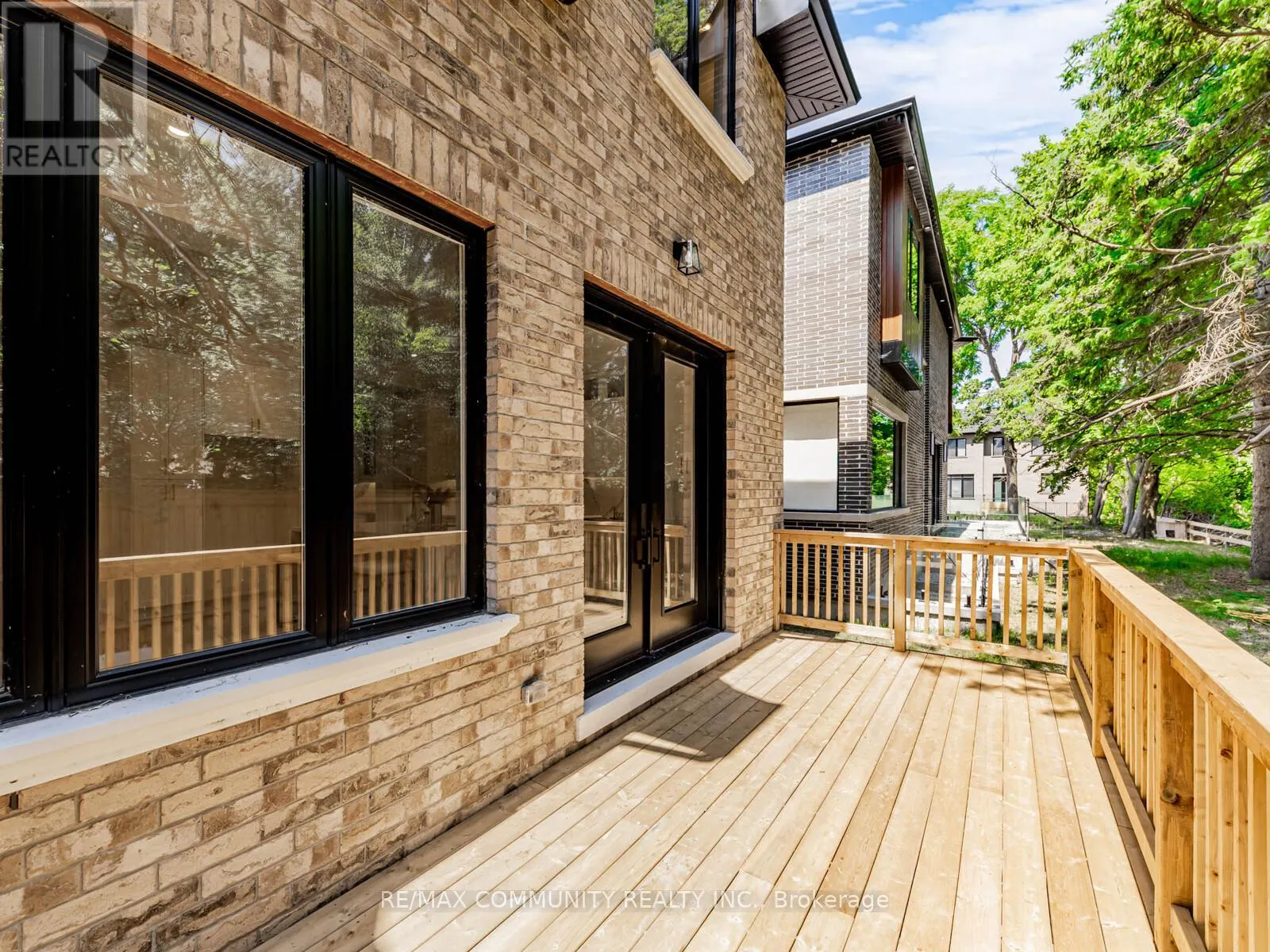 43 SUGARBUSH SQUARE