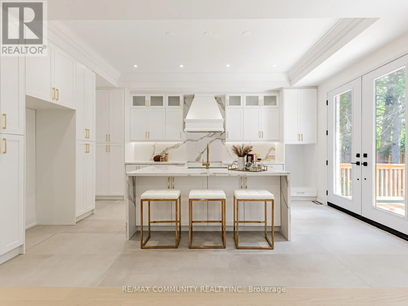 43 SUGARBUSH SQUARE