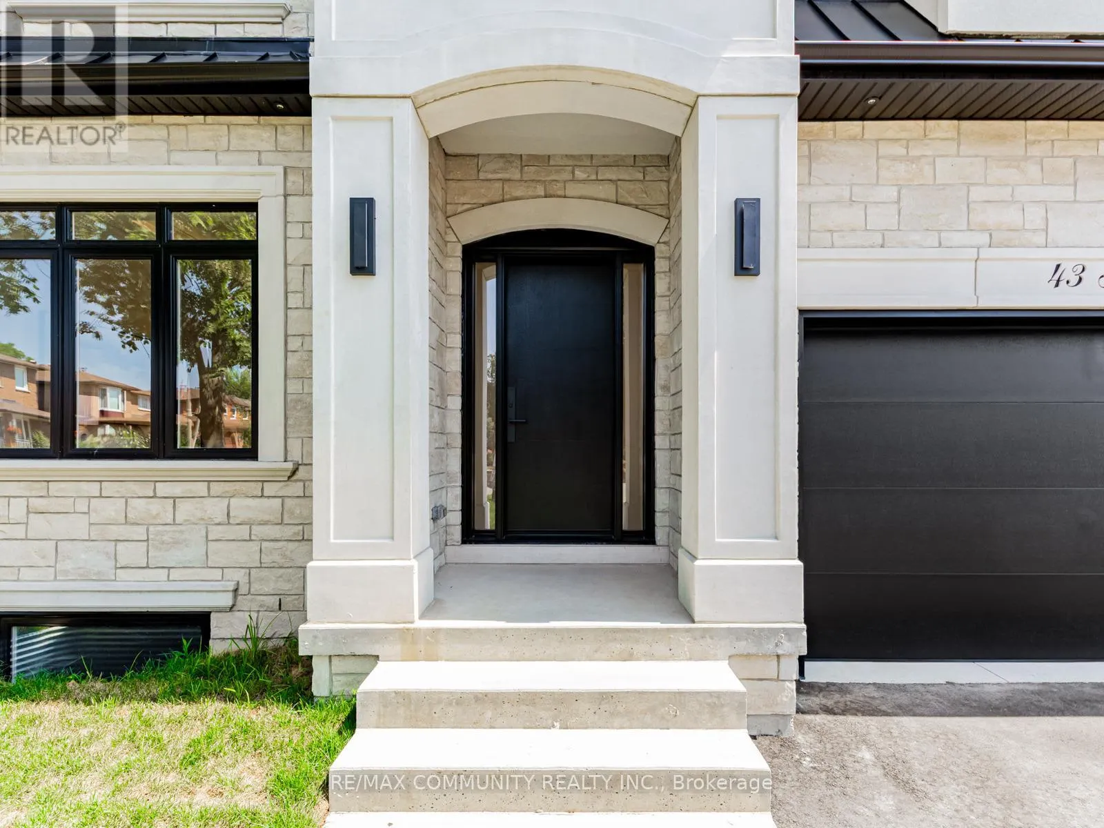 43 SUGARBUSH SQUARE