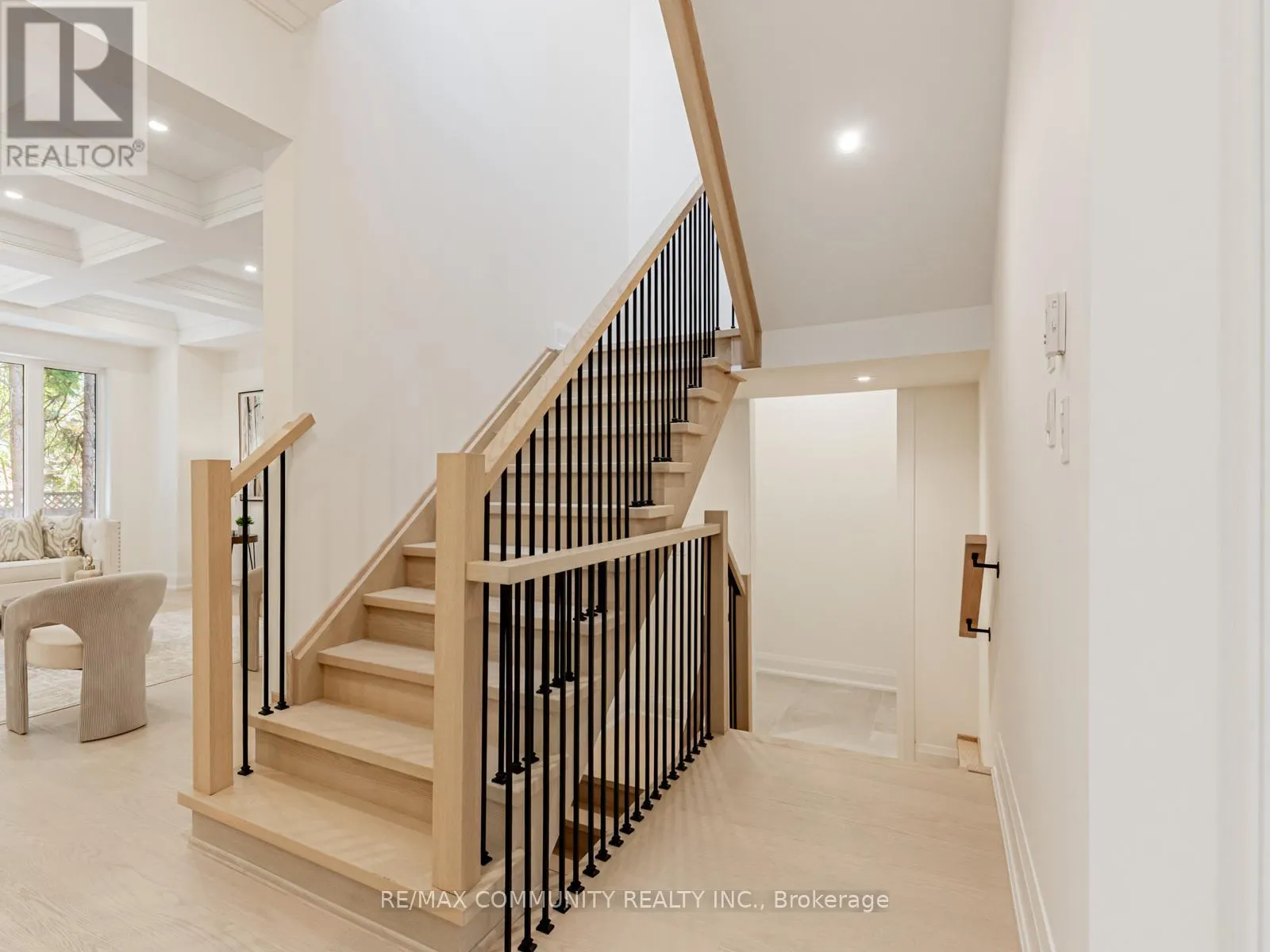 43 SUGARBUSH SQUARE