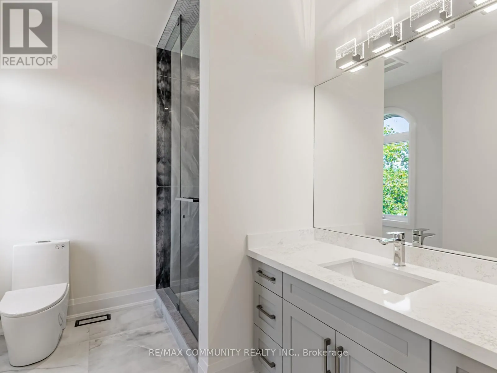 43 SUGARBUSH SQUARE
