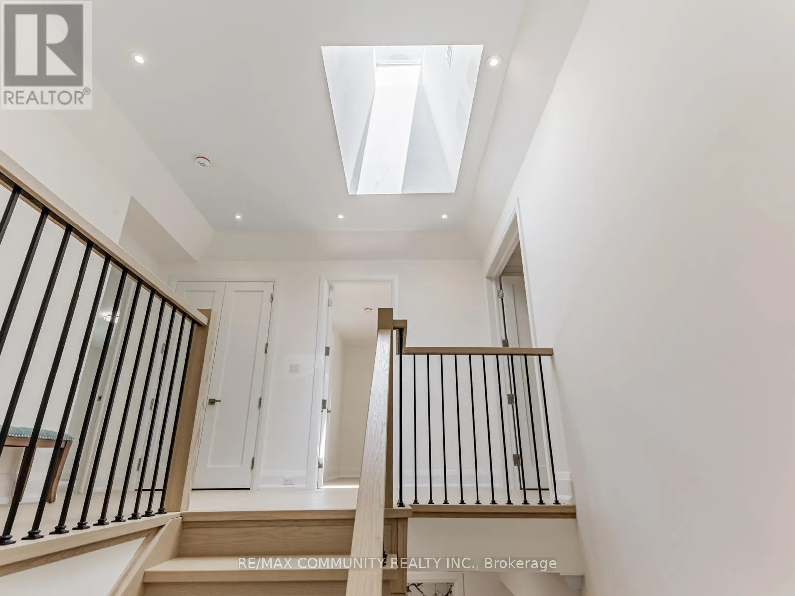 43 SUGARBUSH SQUARE
