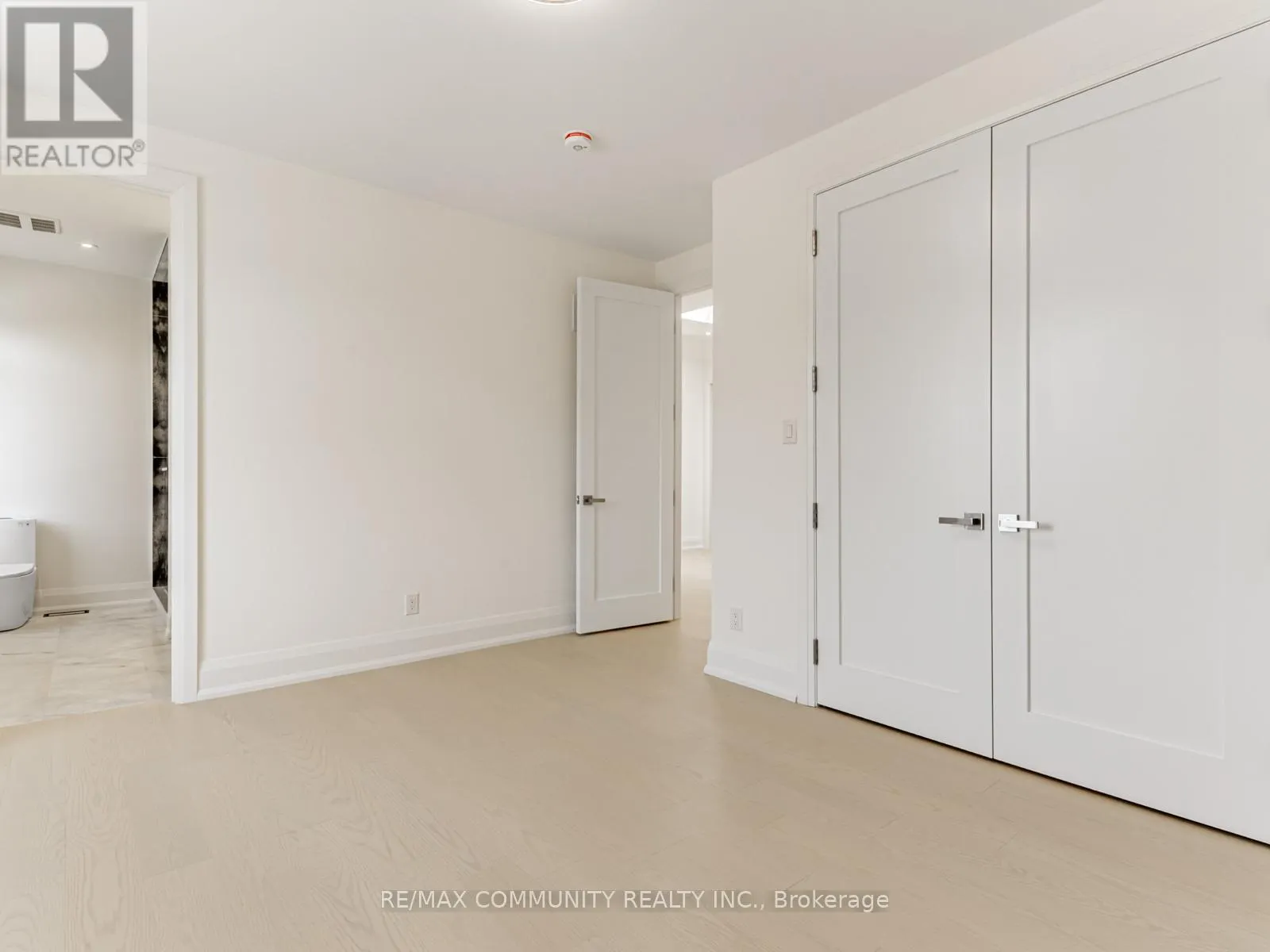 43 SUGARBUSH SQUARE