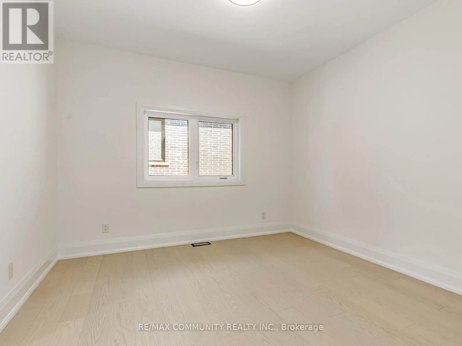 43 SUGARBUSH SQUARE