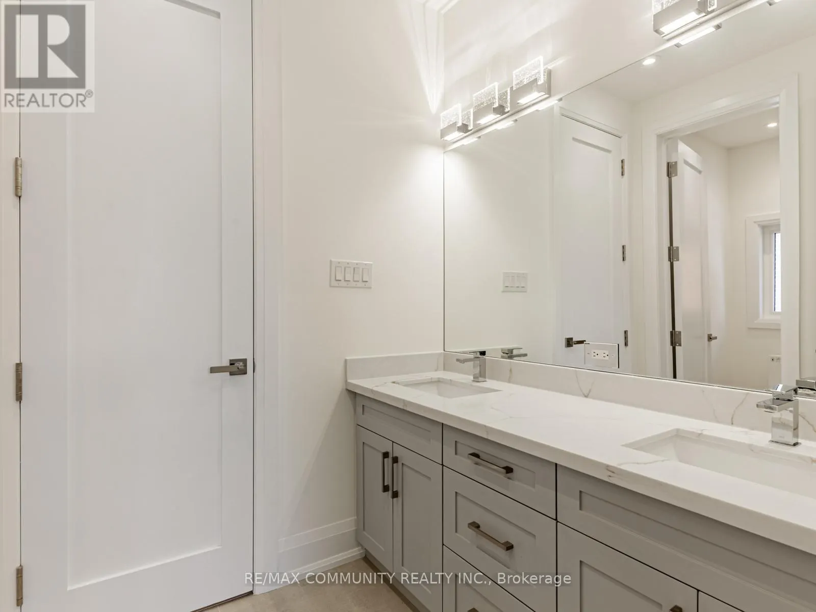 43 SUGARBUSH SQUARE