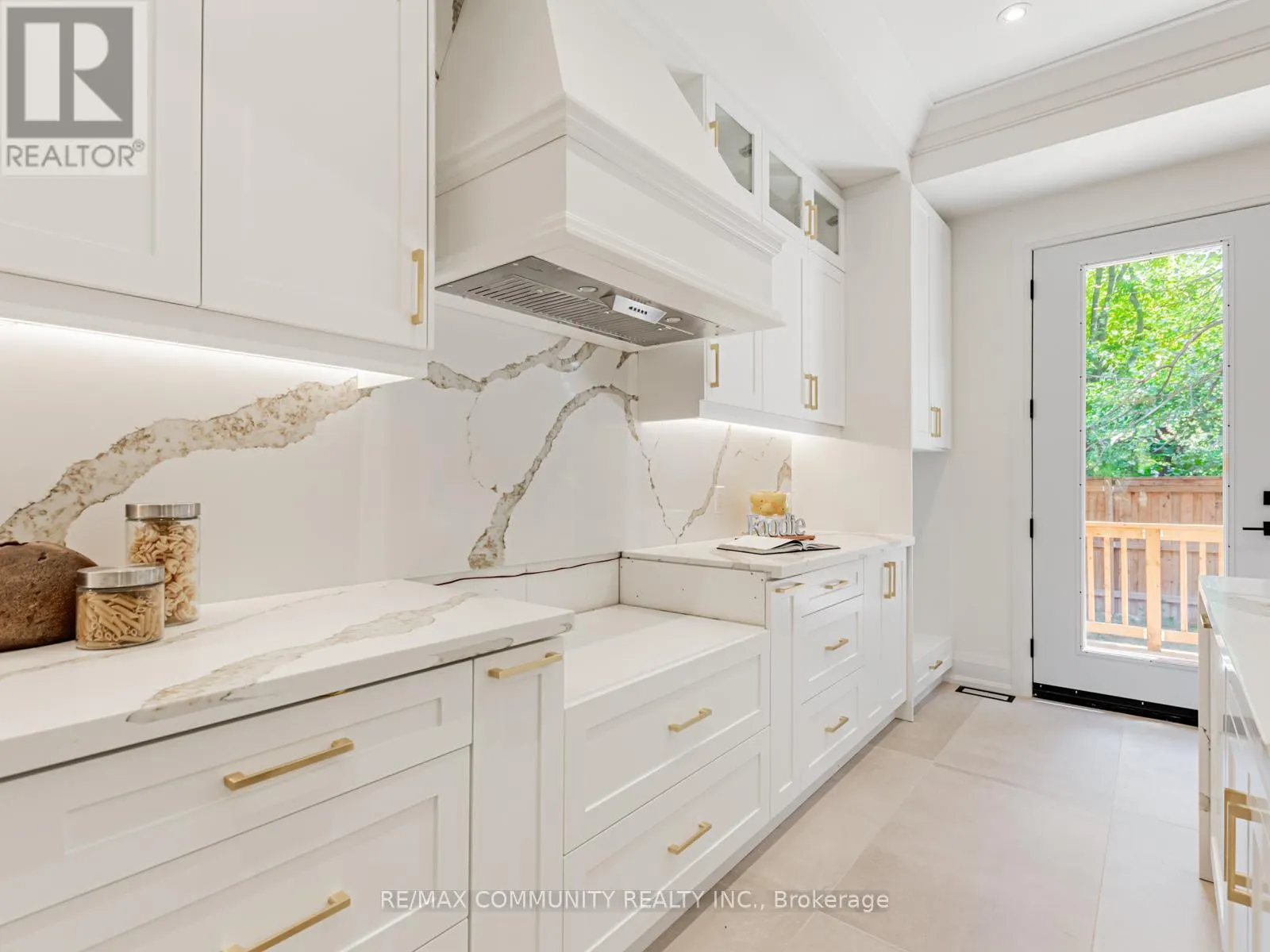 43 SUGARBUSH SQUARE
