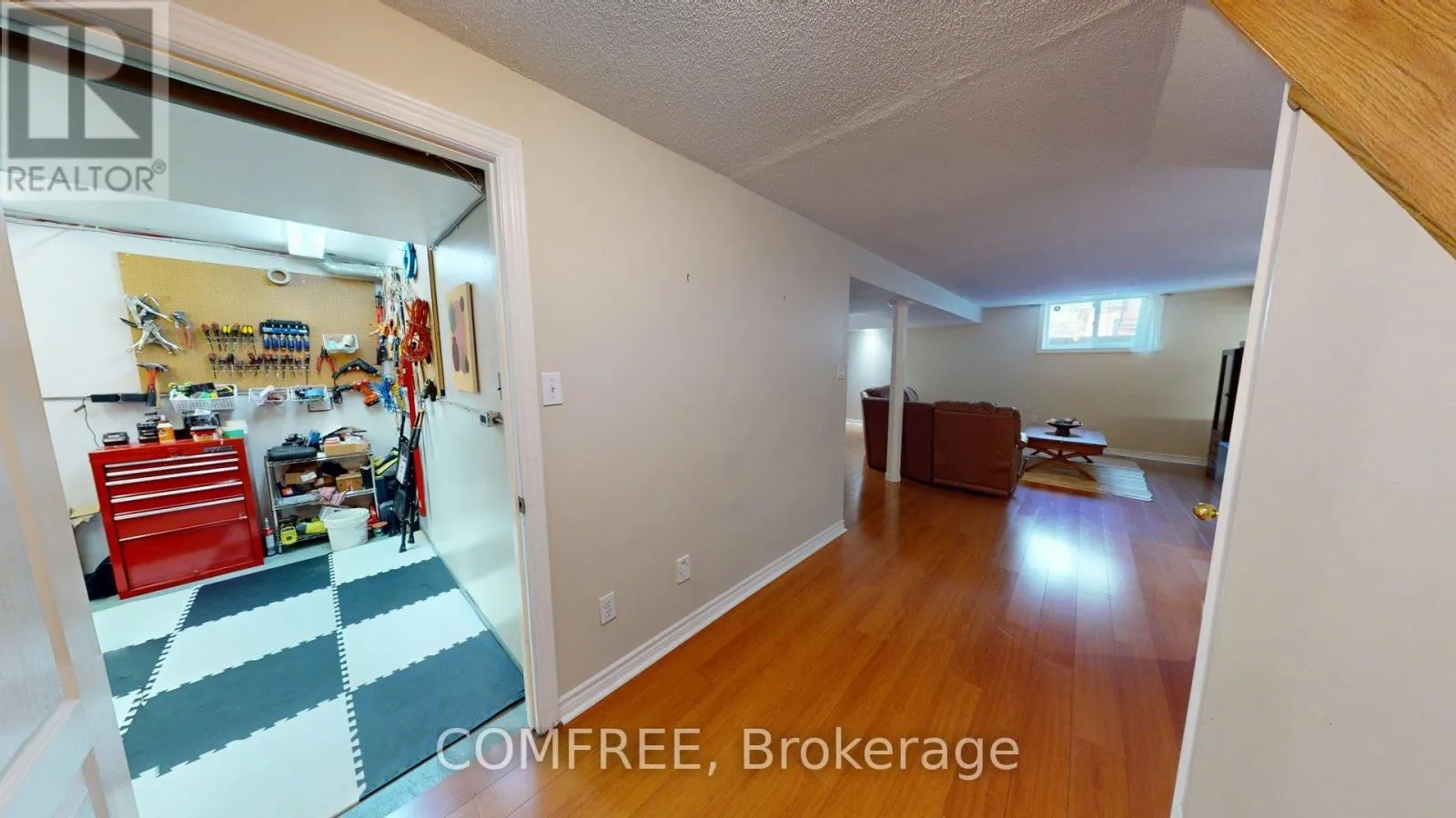 27 MARKWOOD CRESCENT