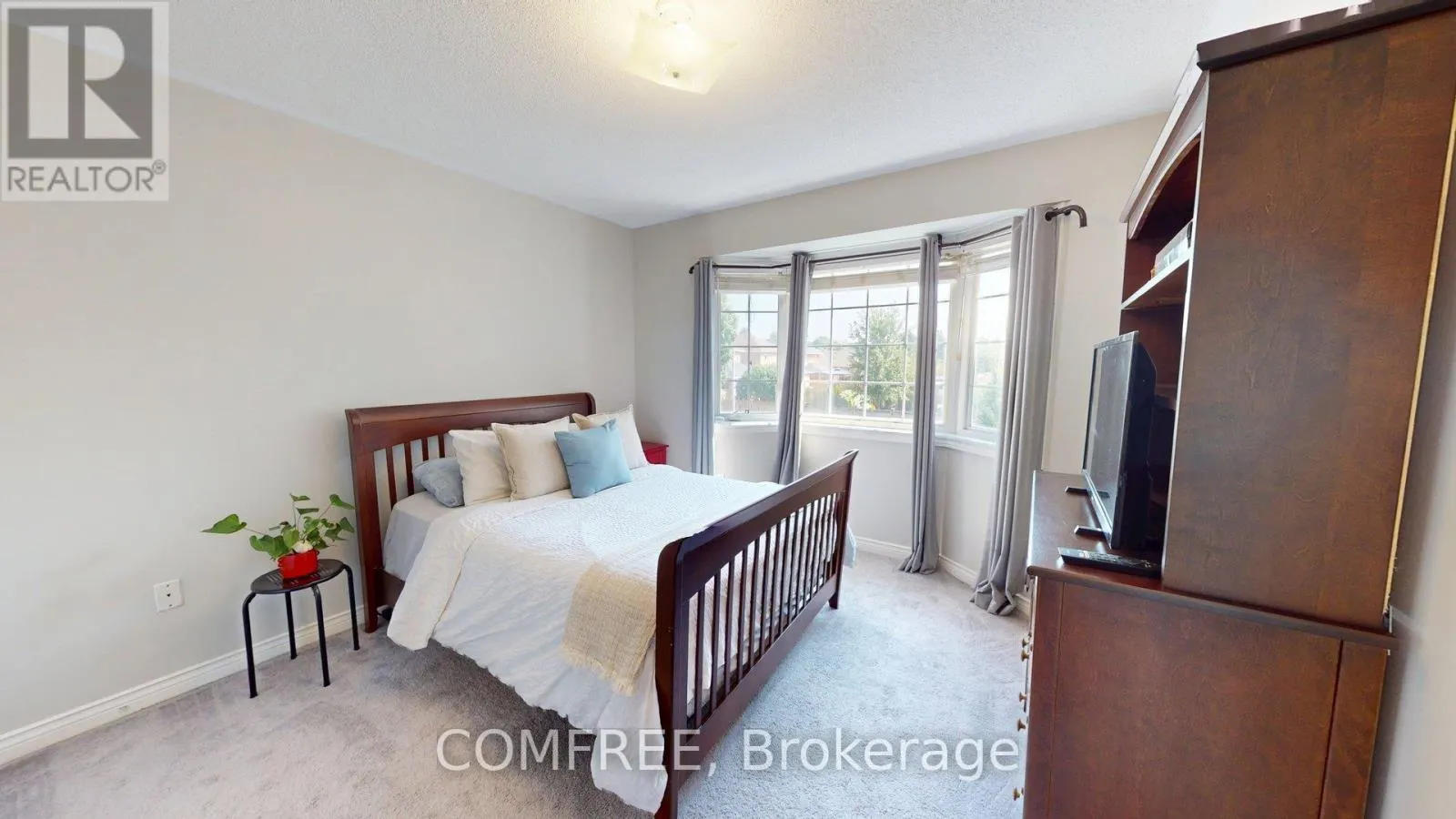 27 MARKWOOD CRESCENT