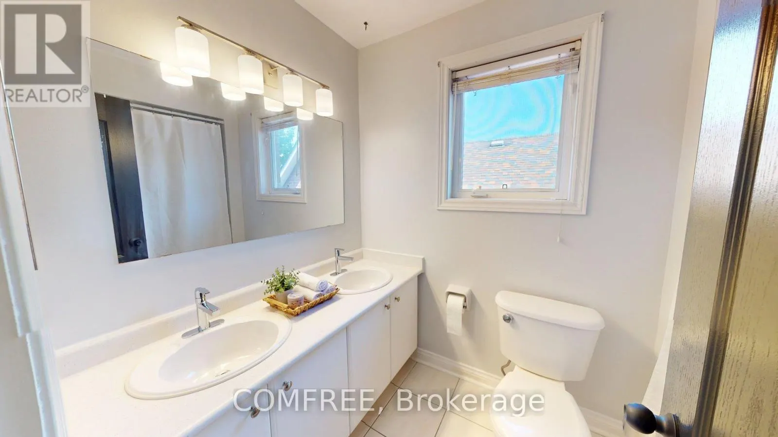 27 MARKWOOD CRESCENT