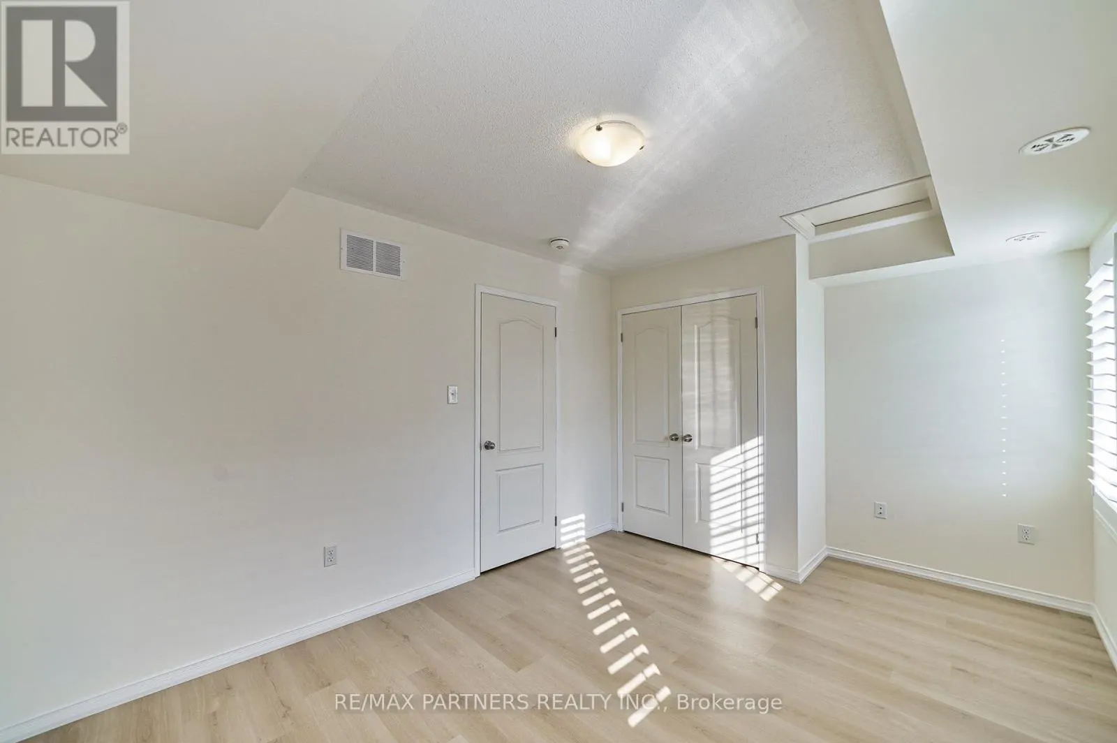 2615 EAGLESHAM PATH