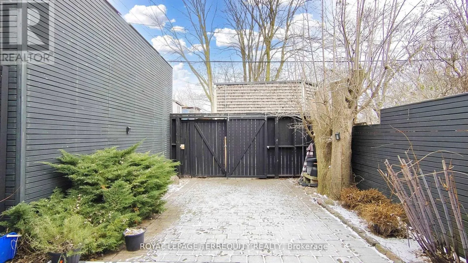 211 PAPE AVENUE