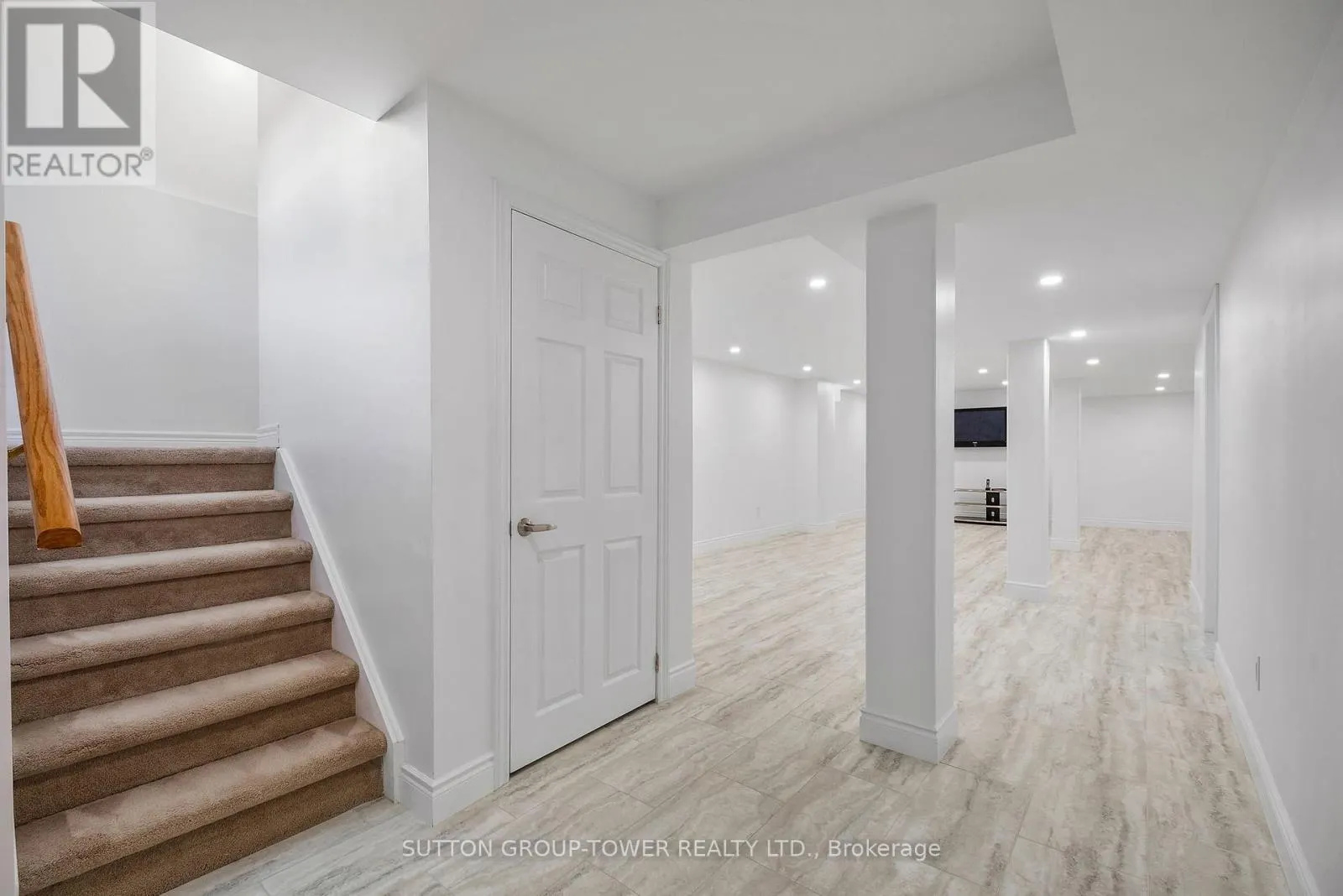 14 ROSSWELL DRIVE