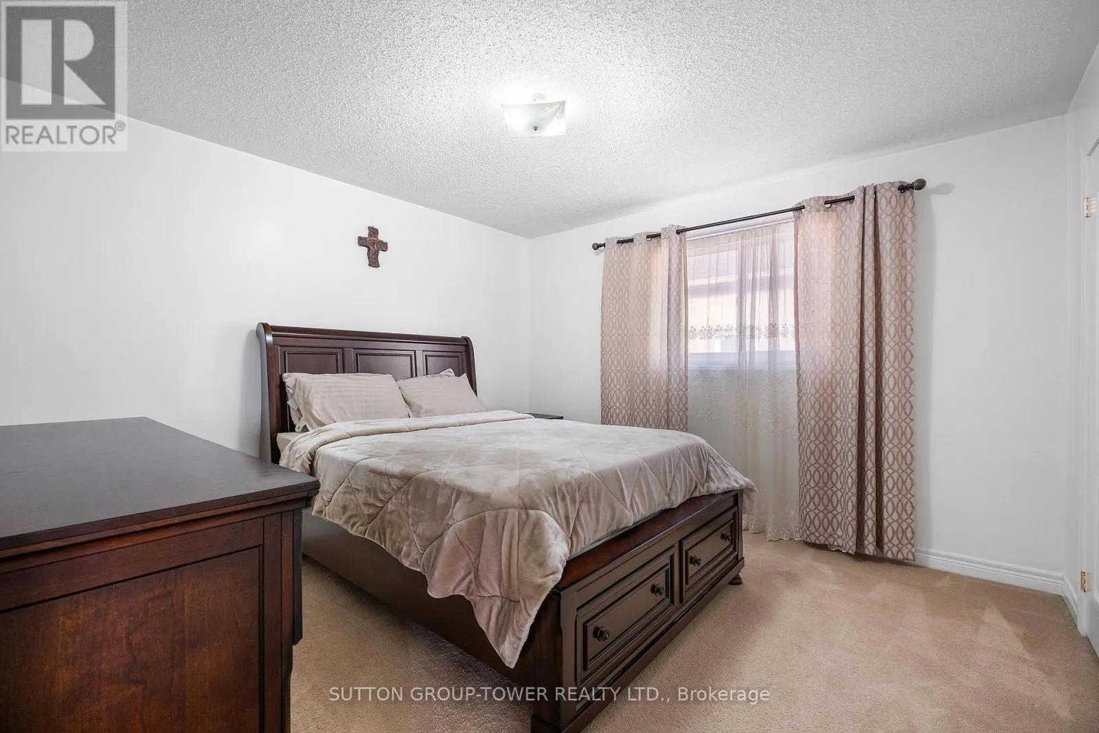 14 ROSSWELL DRIVE