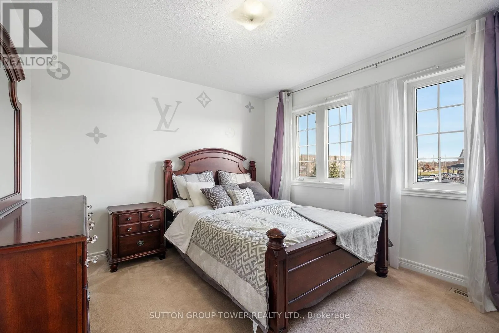 14 ROSSWELL DRIVE