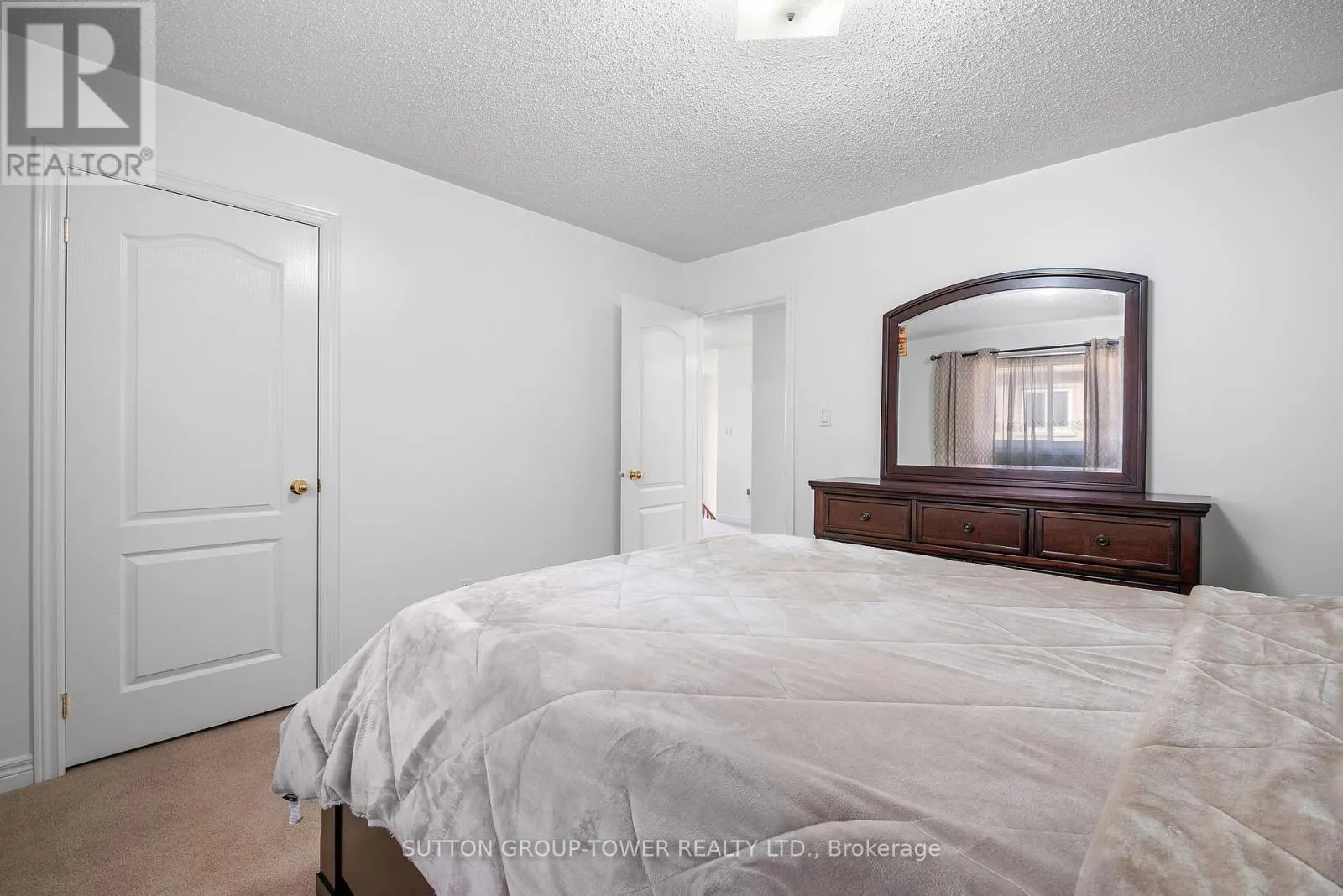 14 ROSSWELL DRIVE