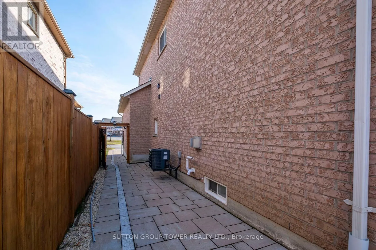14 ROSSWELL DRIVE