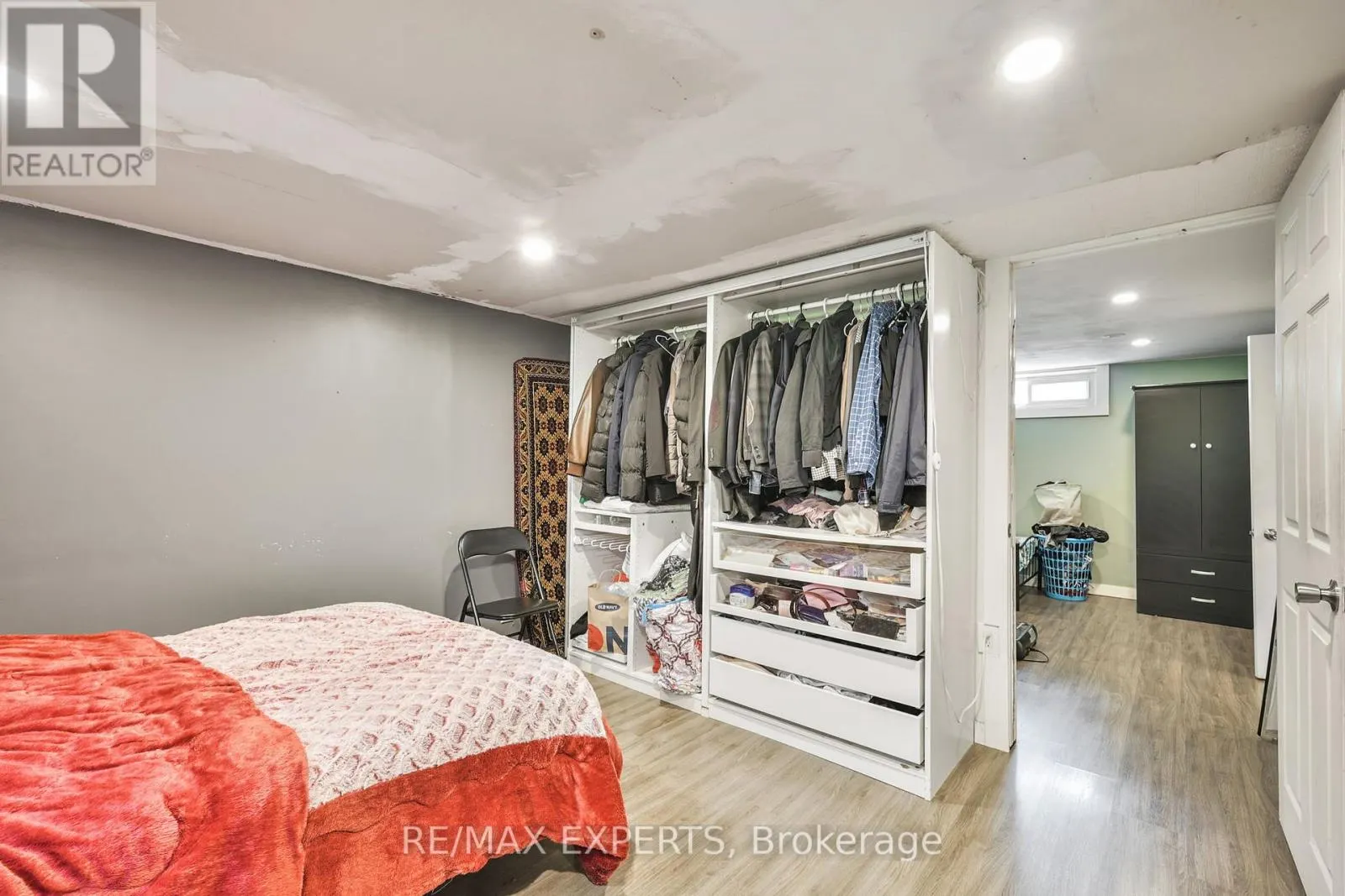 17 BRINLOOR BOULEVARD