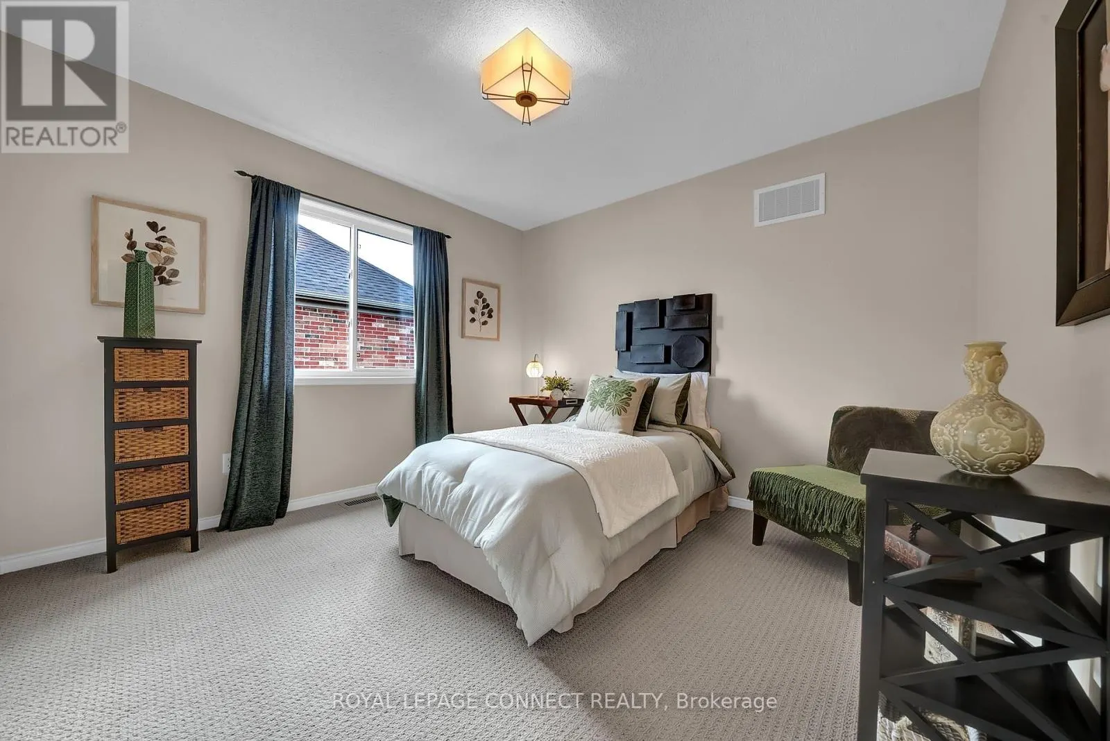 4 MIDDLECOTE DRIVE