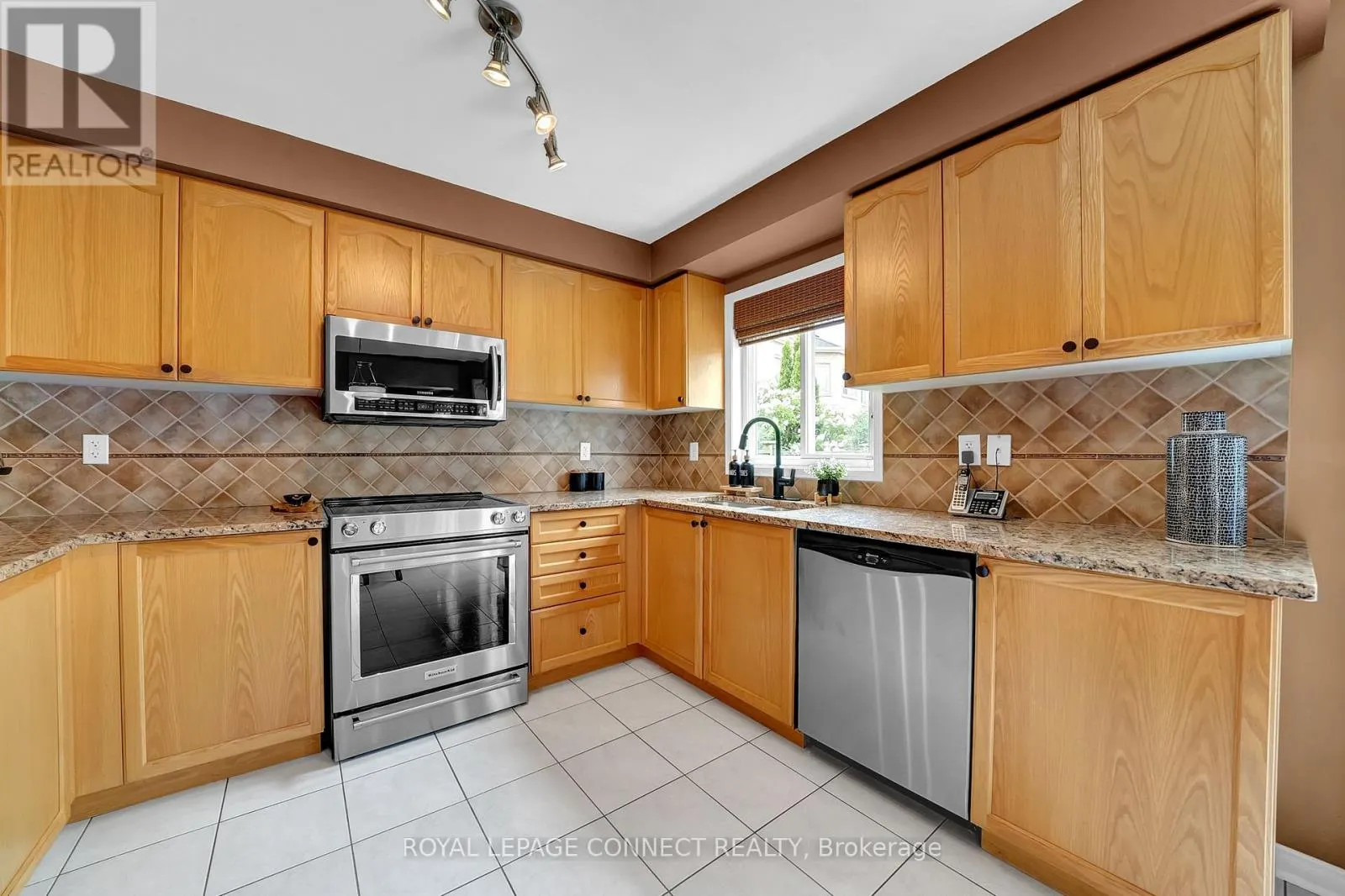 4 MIDDLECOTE DRIVE