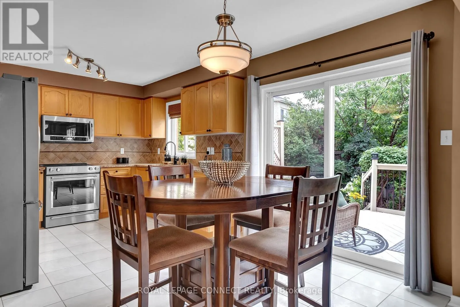 4 MIDDLECOTE DRIVE
