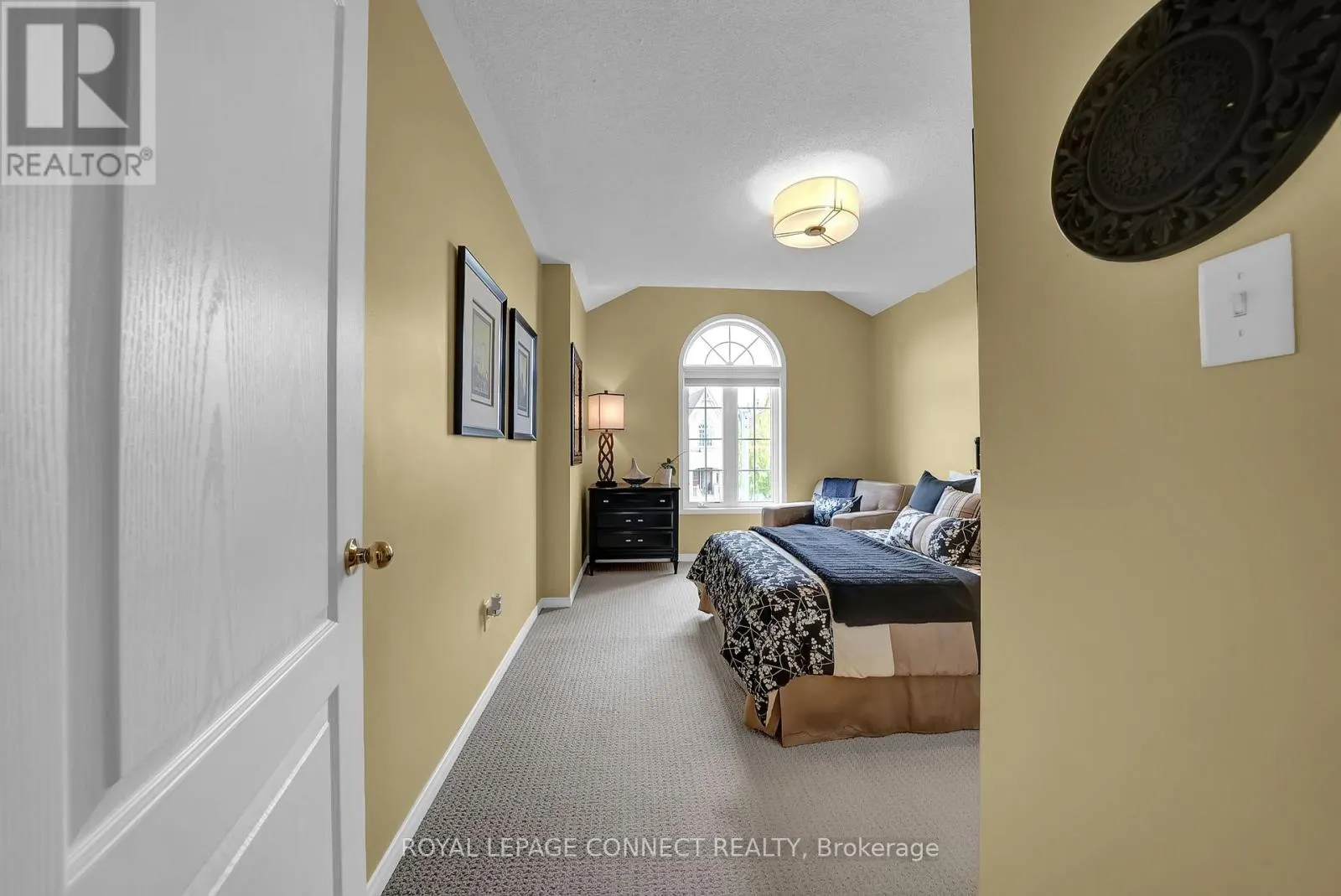 4 MIDDLECOTE DRIVE